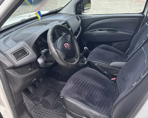 Белый Фиат Добло, объемом двигателя 1.3 л и пробегом 247 тыс. км за 6599 $, фото 16 на Automoto.ua