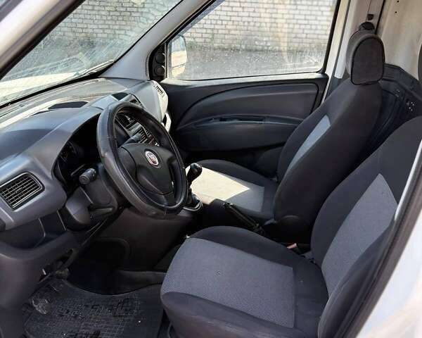Белый Фиат Добло, объемом двигателя 1.2 л и пробегом 505 тыс. км за 4800 $, фото 21 на Automoto.ua