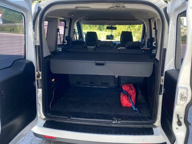 Белый Фиат Добло, объемом двигателя 1.6 л и пробегом 298 тыс. км за 7500 $, фото 3 на Automoto.ua