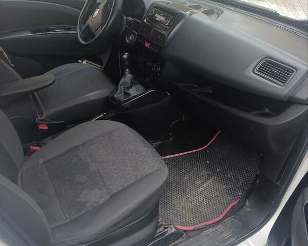 Белый Фиат Добло, объемом двигателя 1.25 л и пробегом 263 тыс. км за 3650 $, фото 7 на Automoto.ua