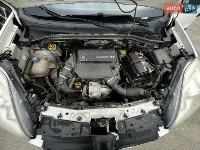 Белый Фиат Добло, объемом двигателя 1.25 л и пробегом 144 тыс. км за 4100 $, фото 17 на Automoto.ua