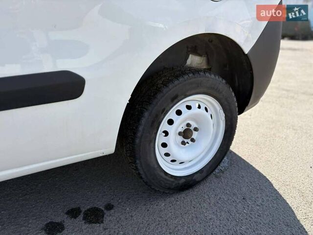 Белый Фиат Добло, объемом двигателя 1.2 л и пробегом 505 тыс. км за 4800 $, фото 9 на Automoto.ua