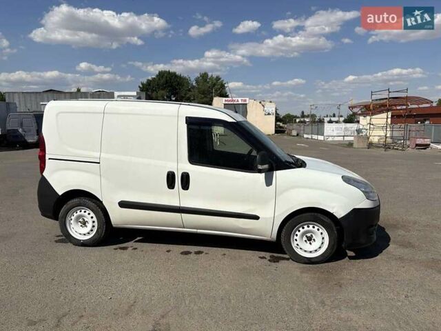 Белый Фиат Добло, объемом двигателя 1.2 л и пробегом 505 тыс. км за 4800 $, фото 2 на Automoto.ua
