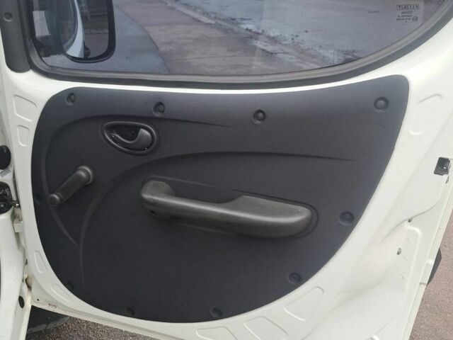 Белый Фиат Добло, объемом двигателя 1.4 л и пробегом 260 тыс. км за 3300 $, фото 3 на Automoto.ua