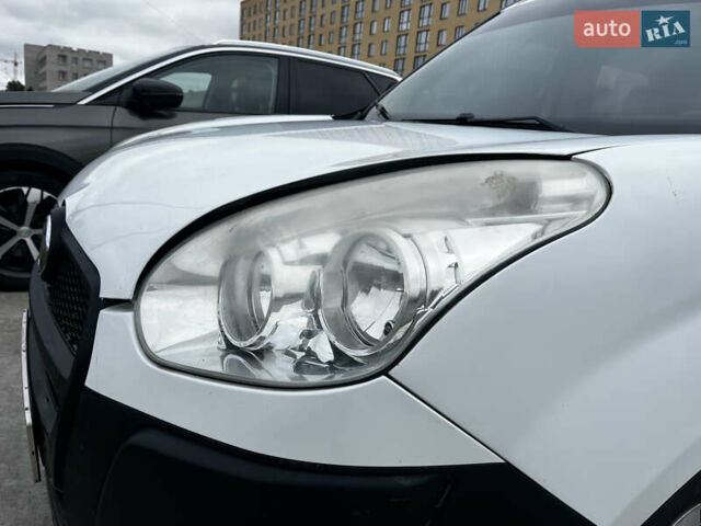 Белый Фиат Добло, объемом двигателя 1.25 л и пробегом 144 тыс. км за 4100 $, фото 5 на Automoto.ua