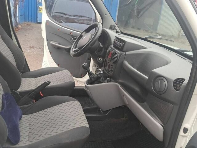 Белый Фиат Добло, объемом двигателя 1.4 л и пробегом 260 тыс. км за 3300 $, фото 5 на Automoto.ua