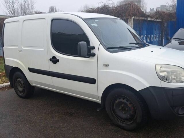 Белый Фиат Добло, объемом двигателя 1.4 л и пробегом 260 тыс. км за 3300 $, фото 7 на Automoto.ua