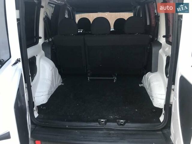 Белый Фиат Добло, объемом двигателя 1.25 л и пробегом 247 тыс. км за 6100 $, фото 11 на Automoto.ua