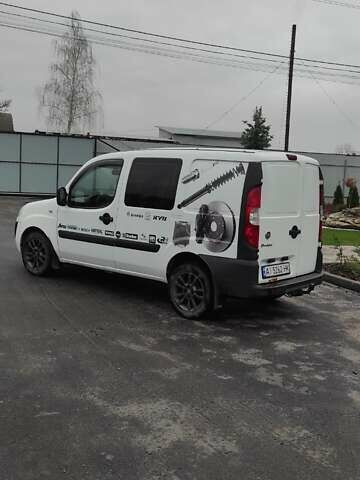 Белый Фиат Добло, объемом двигателя 1.37 л и пробегом 268 тыс. км за 4800 $, фото 2 на Automoto.ua