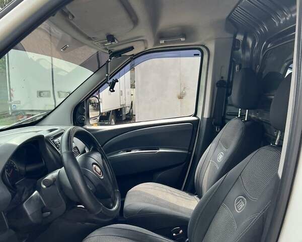 Белый Фиат Добло, объемом двигателя 1.2 л и пробегом 210 тыс. км за 5200 $, фото 1 на Automoto.ua
