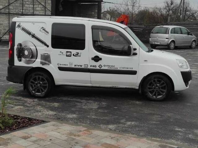 Белый Фиат Добло, объемом двигателя 1.4 л и пробегом 268 тыс. км за 4800 $, фото 4 на Automoto.ua