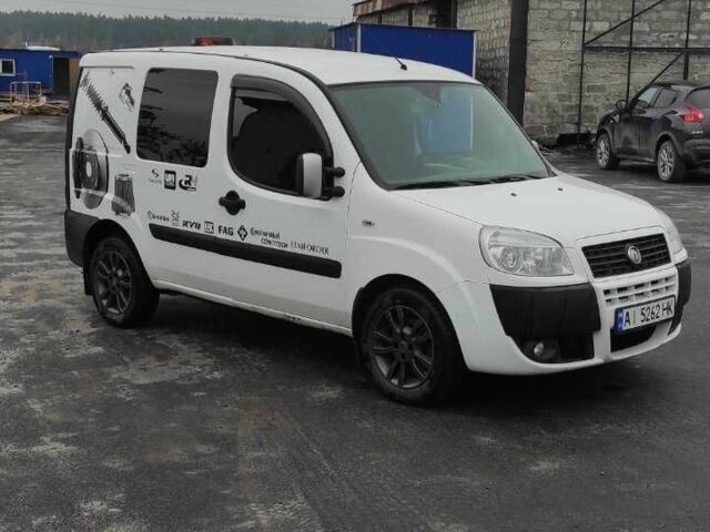 Белый Фиат Добло, объемом двигателя 1.4 л и пробегом 268 тыс. км за 4800 $, фото 5 на Automoto.ua