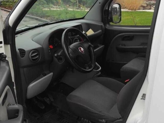 Белый Фиат Добло, объемом двигателя 1.4 л и пробегом 268 тыс. км за 4800 $, фото 7 на Automoto.ua