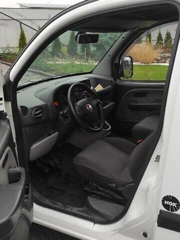 Белый Фиат Добло, объемом двигателя 1.37 л и пробегом 268 тыс. км за 4800 $, фото 7 на Automoto.ua