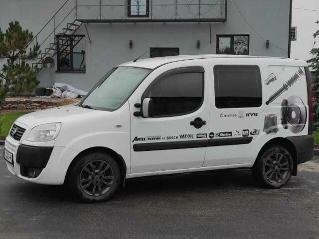 Белый Фиат Добло, объемом двигателя 1.4 л и пробегом 268 тыс. км за 4800 $, фото 1 на Automoto.ua