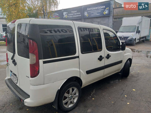 Белый Фиат Добло, объемом двигателя 1.3 л и пробегом 235 тыс. км за 6299 $, фото 1 на Automoto.ua