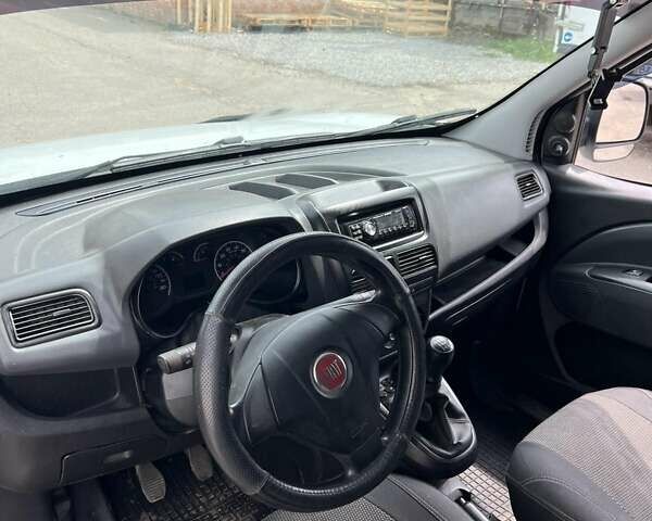 Белый Фиат Добло, объемом двигателя 1.2 л и пробегом 210 тыс. км за 5200 $, фото 2 на Automoto.ua