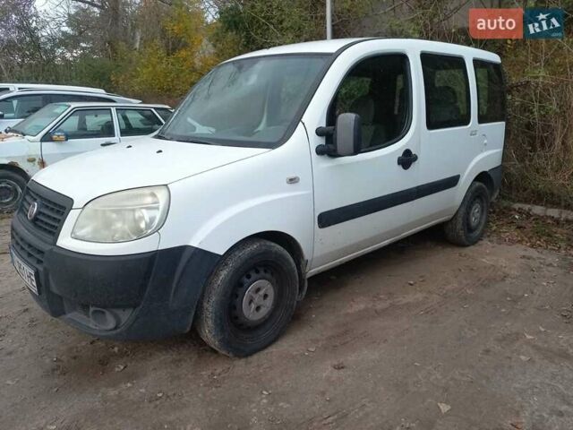 Белый Фиат Добло, объемом двигателя 1.4 л и пробегом 299 тыс. км за 5000 $, фото 8 на Automoto.ua