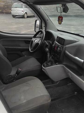 Белый Фиат Добло, объемом двигателя 1.37 л и пробегом 268 тыс. км за 4800 $, фото 6 на Automoto.ua