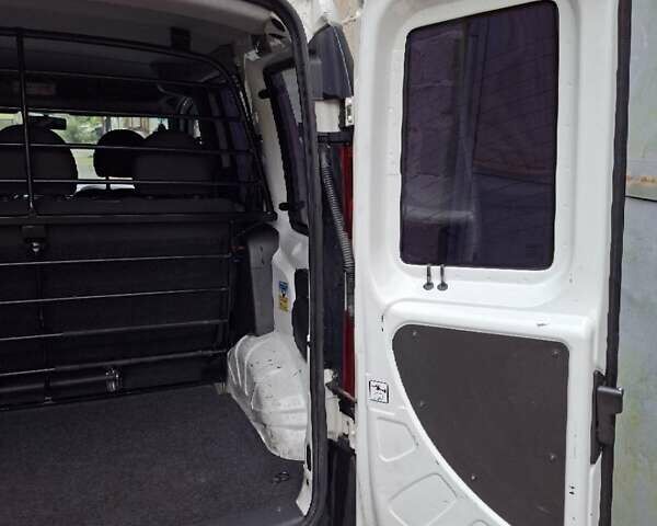 Белый Фиат Добло, объемом двигателя 1.25 л и пробегом 174 тыс. км за 6750 $, фото 5 на Automoto.ua