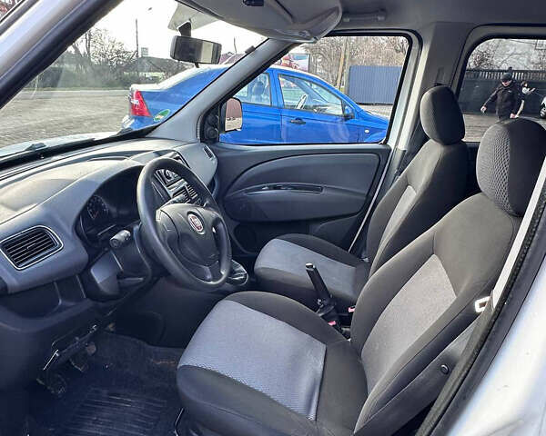 Белый Фиат Добло, объемом двигателя 1.6 л и пробегом 161 тыс. км за 8900 $, фото 18 на Automoto.ua