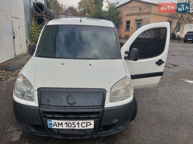 Белый Фиат Добло, объемом двигателя 1.3 л и пробегом 235 тыс. км за 6299 $, фото 2 на Automoto.ua