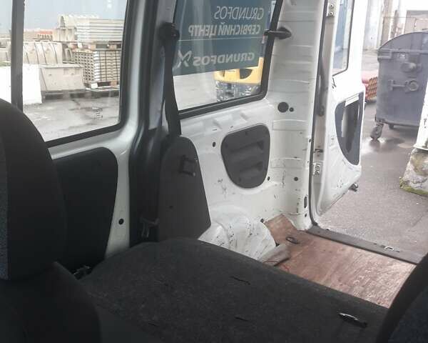 Білий Фіат Добло, об'ємом двигуна 1.3 л та пробігом 152 тис. км за 6200 $, фото 5 на Automoto.ua
