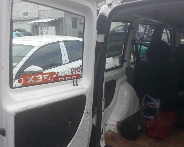 Білий Фіат Добло, об'ємом двигуна 1.3 л та пробігом 152 тис. км за 6200 $, фото 6 на Automoto.ua