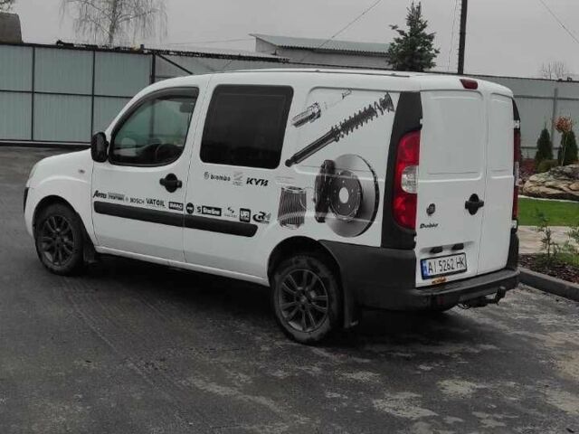 Белый Фиат Добло, объемом двигателя 1.4 л и пробегом 268 тыс. км за 4800 $, фото 2 на Automoto.ua