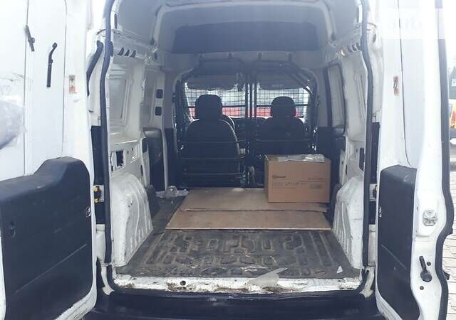 Белый Фиат Добло, объемом двигателя 1.6 л и пробегом 310 тыс. км за 9500 $, фото 12 на Automoto.ua