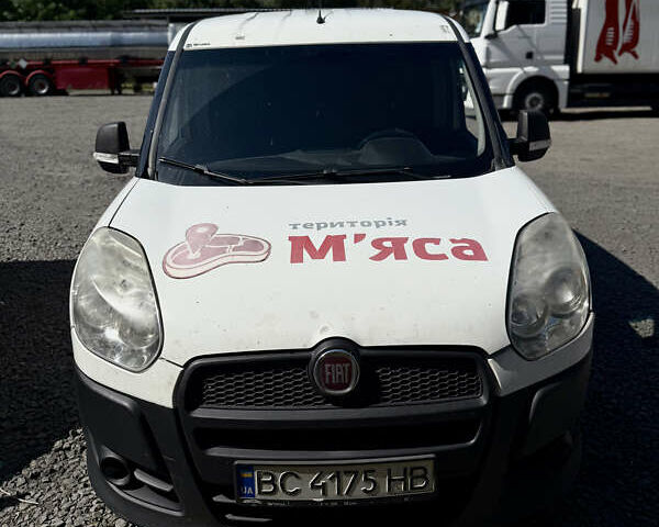 Белый Фиат Добло, объемом двигателя 1.3 л и пробегом 330 тыс. км за 3700 $, фото 1 на Automoto.ua
