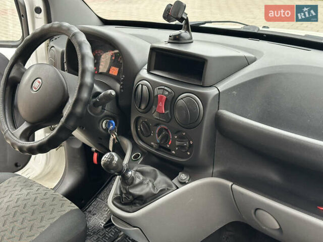 Білий Фіат Добло, об'ємом двигуна 1.4 л та пробігом 190 тис. км за 6500 $, фото 39 на Automoto.ua