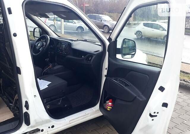 Белый Фиат Добло, объемом двигателя 1.6 л и пробегом 310 тыс. км за 9500 $, фото 6 на Automoto.ua