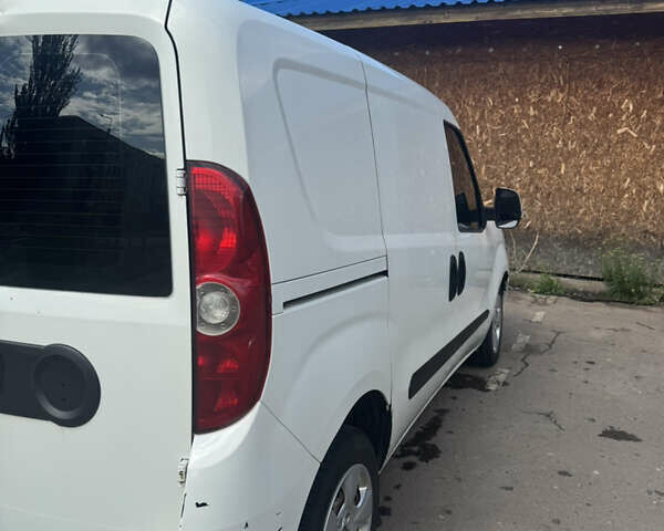 Белый Фиат Добло, объемом двигателя 1.25 л и пробегом 311 тыс. км за 4500 $, фото 5 на Automoto.ua