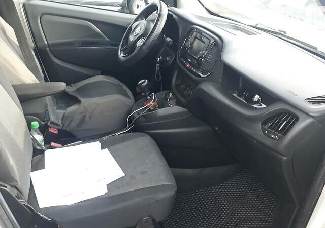 Белый Фиат Добло, объемом двигателя 1.6 л и пробегом 310 тыс. км за 9500 $, фото 10 на Automoto.ua