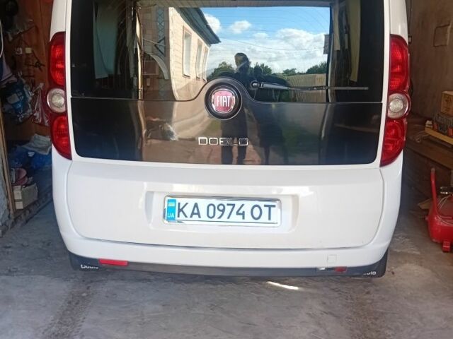 Белый Фиат Добло, объемом двигателя 1.2 л и пробегом 430 тыс. км за 6200 $, фото 5 на Automoto.ua