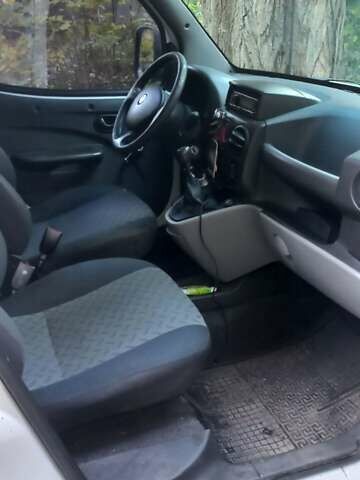 Белый Фиат Добло, объемом двигателя 1.4 л и пробегом 257 тыс. км за 4500 $, фото 1 на Automoto.ua