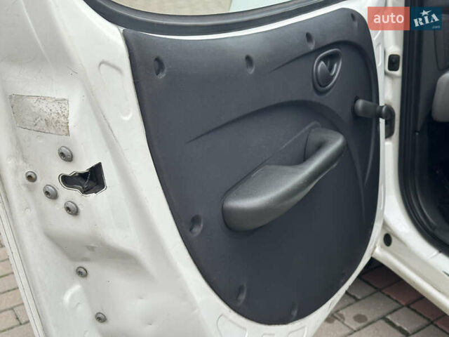 Білий Фіат Добло, об'ємом двигуна 1.4 л та пробігом 190 тис. км за 6500 $, фото 43 на Automoto.ua