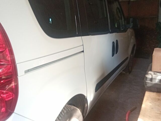 Белый Фиат Добло, объемом двигателя 1.2 л и пробегом 430 тыс. км за 6200 $, фото 8 на Automoto.ua