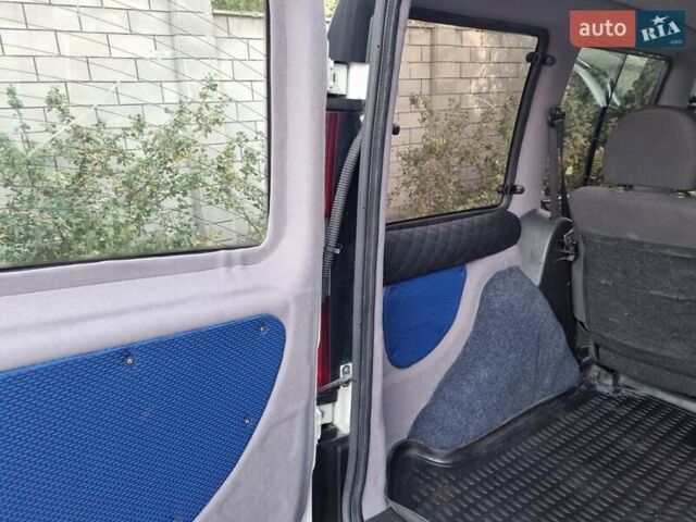 Белый Фиат Добло, объемом двигателя 1.3 л и пробегом 158 тыс. км за 6300 $, фото 6 на Automoto.ua