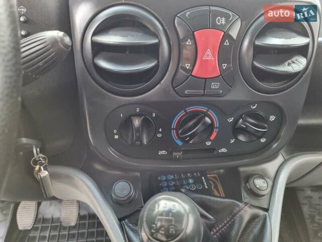 Белый Фиат Добло, объемом двигателя 1.3 л и пробегом 158 тыс. км за 6300 $, фото 16 на Automoto.ua