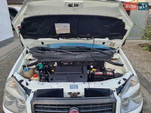 Белый Фиат Добло, объемом двигателя 1.3 л и пробегом 158 тыс. км за 6300 $, фото 13 на Automoto.ua