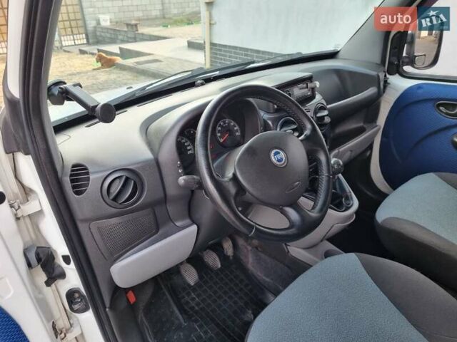 Белый Фиат Добло, объемом двигателя 1.3 л и пробегом 158 тыс. км за 6300 $, фото 11 на Automoto.ua