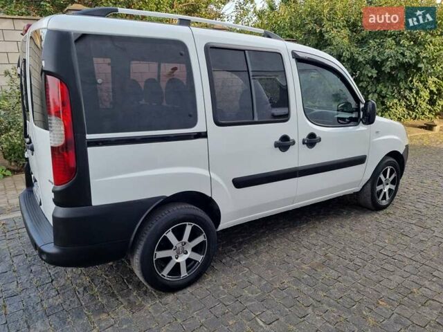 Белый Фиат Добло, объемом двигателя 1.3 л и пробегом 158 тыс. км за 6300 $, фото 2 на Automoto.ua