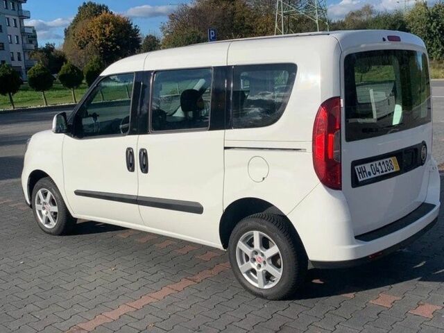 Белый Фиат Добло, объемом двигателя 0 л и пробегом 200 тыс. км за 8000 $, фото 1 на Automoto.ua