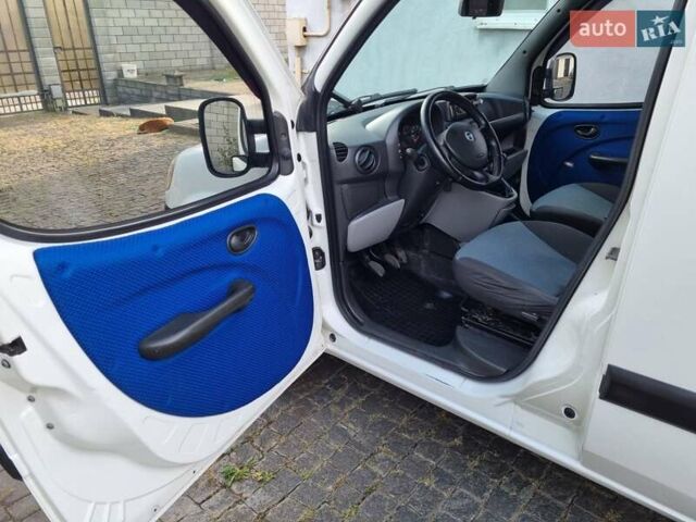 Белый Фиат Добло, объемом двигателя 1.3 л и пробегом 158 тыс. км за 6300 $, фото 10 на Automoto.ua