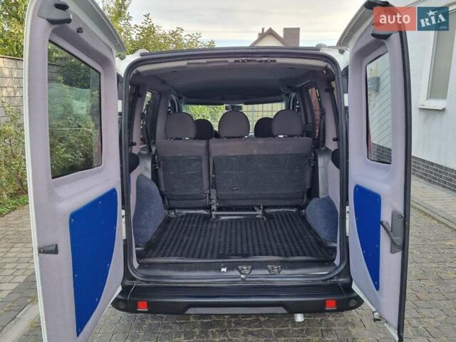 Белый Фиат Добло, объемом двигателя 1.3 л и пробегом 158 тыс. км за 6300 $, фото 5 на Automoto.ua