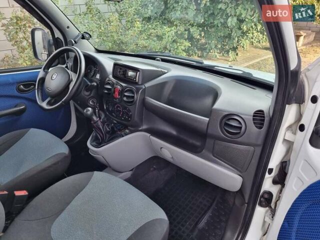 Белый Фиат Добло, объемом двигателя 1.3 л и пробегом 158 тыс. км за 6300 $, фото 12 на Automoto.ua