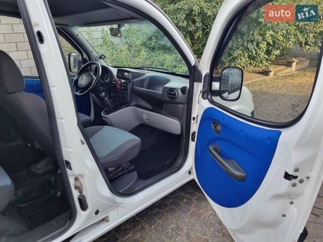 Белый Фиат Добло, объемом двигателя 1.3 л и пробегом 158 тыс. км за 6300 $, фото 9 на Automoto.ua