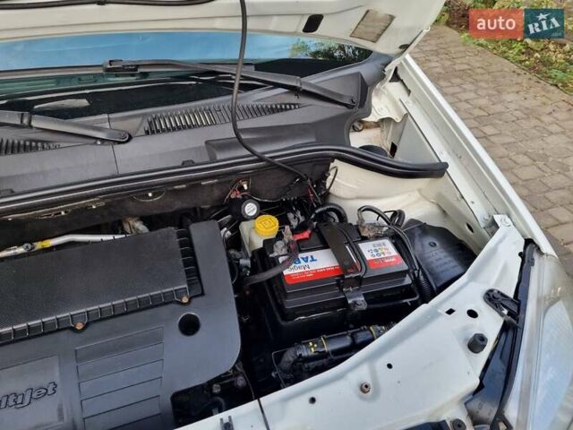 Белый Фиат Добло, объемом двигателя 1.3 л и пробегом 158 тыс. км за 6300 $, фото 14 на Automoto.ua